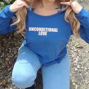 Sweatshirt Crewneck Blue Peace Love World NEW